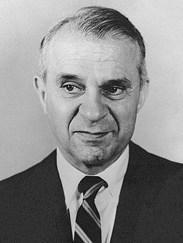 256px Wassily Leontief 1973 2.jpg