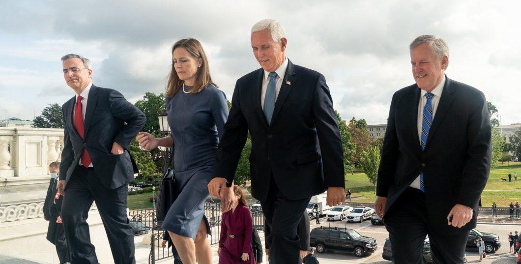 Mike Pence Amy Barrett 1060x537.jpg