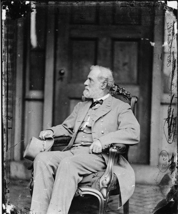 Robert Lee 574x690.jpg