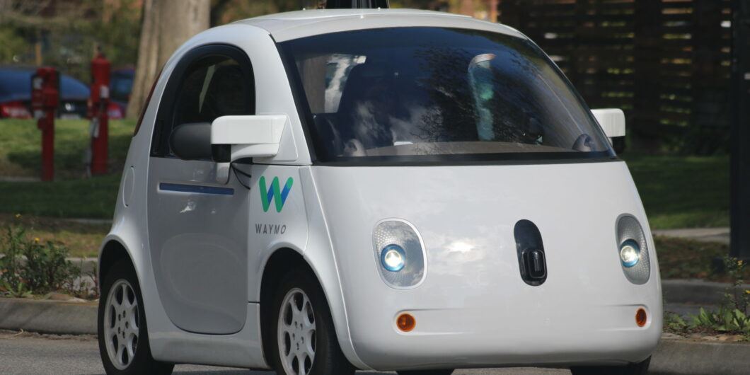 Waymo self driving car front view.gk  scaled e1694181724140 1060x530.jpg