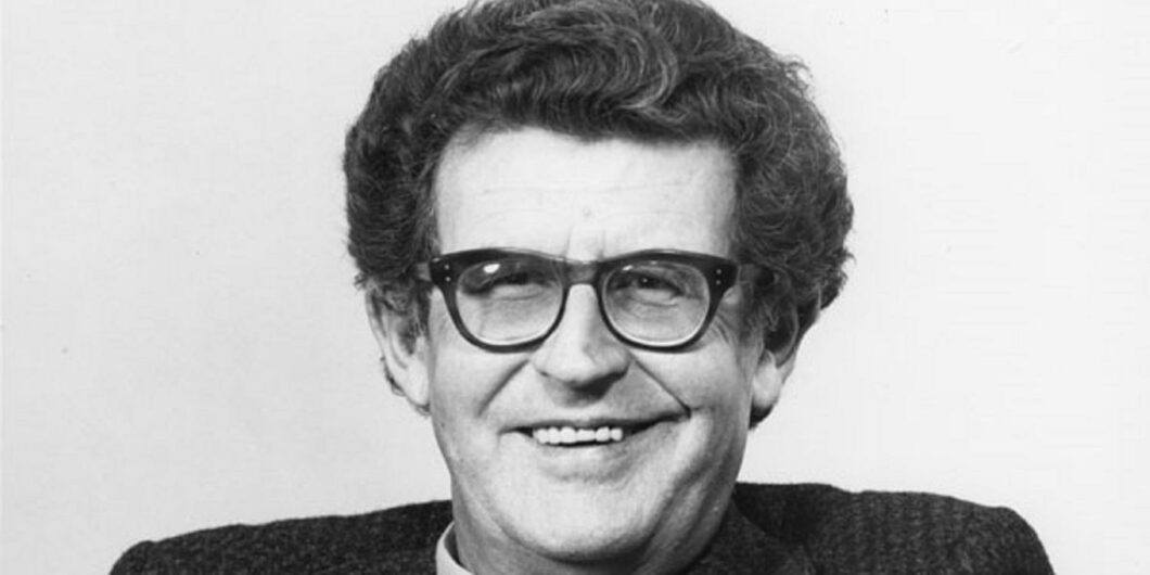 kenneth minogue e1699471614588 1060x530.jpg