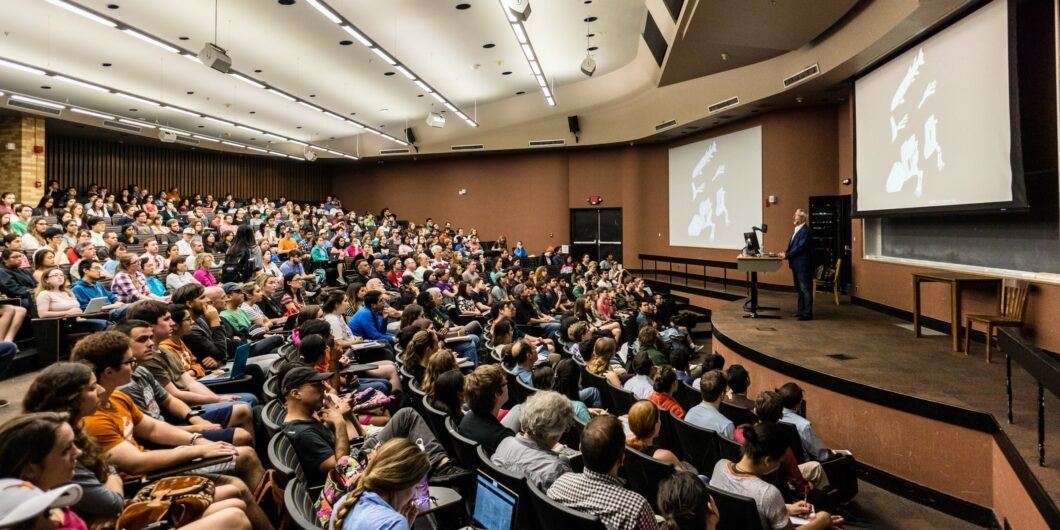 U of Tx Austin Prof Shubin shutterstock 533230642 1060x530.jpg