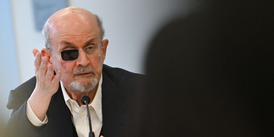 Salman Rushdie Alamy 2T2K2Y5 1060x532.jpg