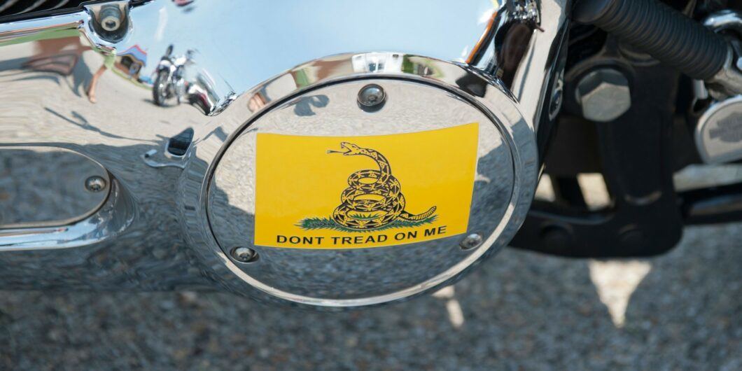 Dont Tread on Me bumper sticker Alamy C7TG8G 1060x530.jpg