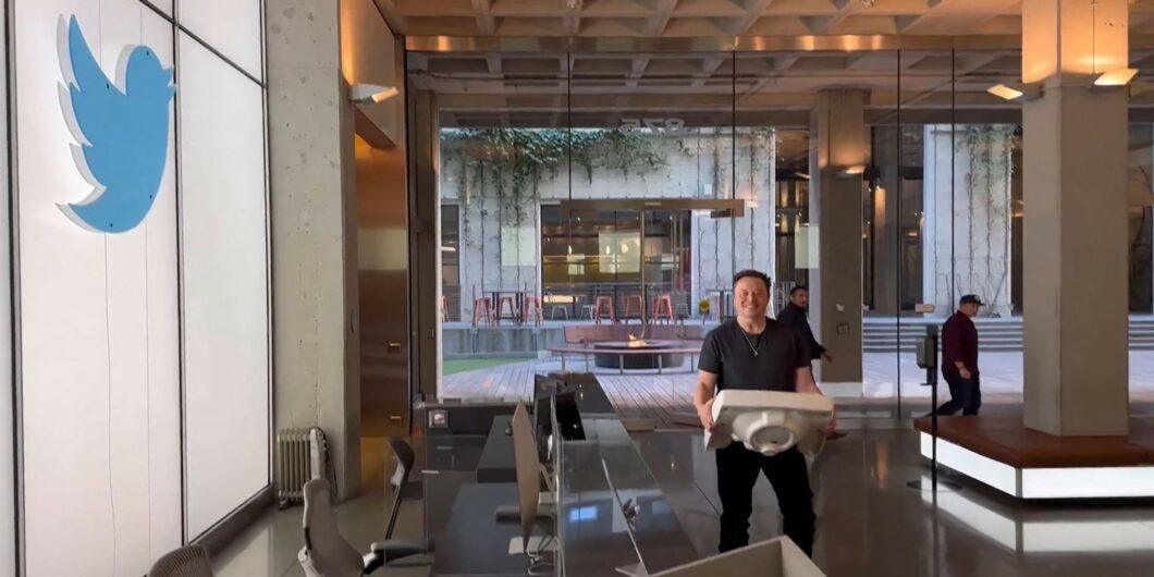 Elon Musk buying Twitter GettyImages 1244262469 1060x530.jpg