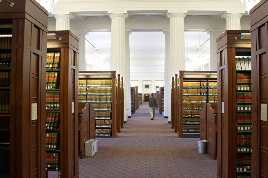 B1980P MASSACHUSETTS Boston Harvard Law School library interior with rows of books and aisle down center
