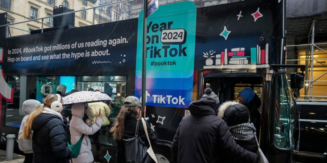 BookTok shutterstock 2562018965 1060x530.jpg