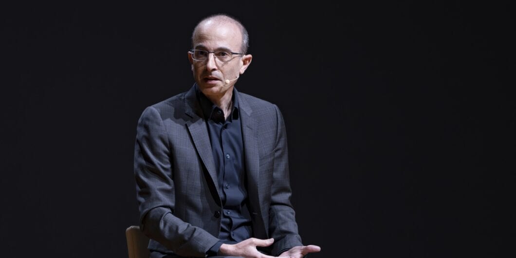 Yuval Noah Harari 1060x531.jpg
