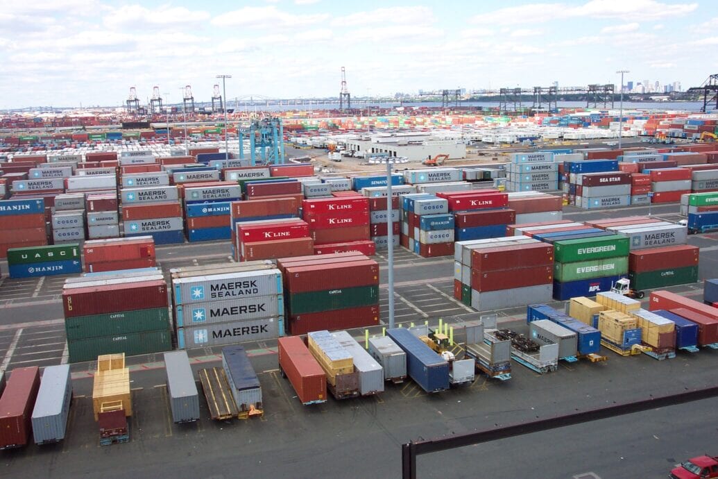 Line3174   Shipping Containers at the terminal at Port Elizabeth New Jersey   NOAA 1035x690.jpg
