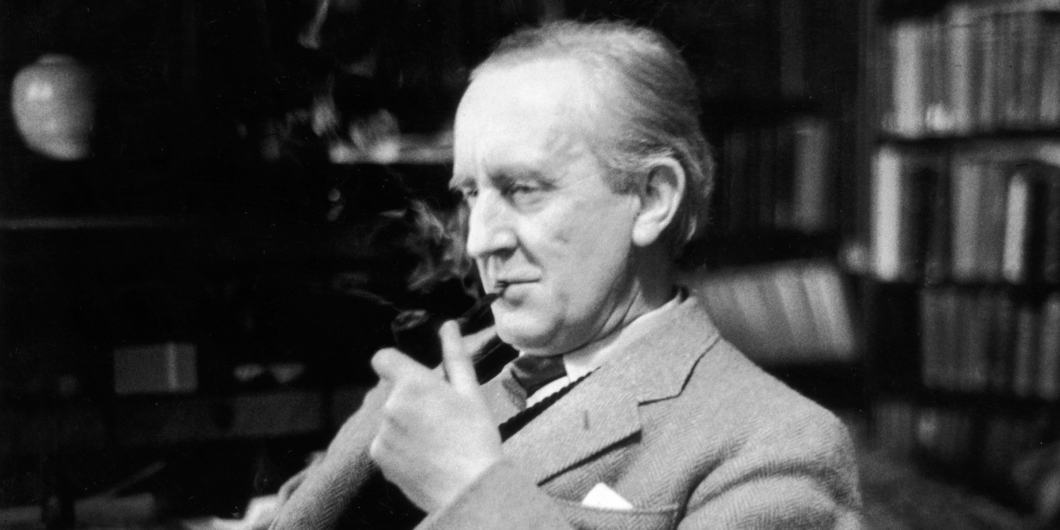 Tolkien smoking a pipe in 1955 1060x530.png